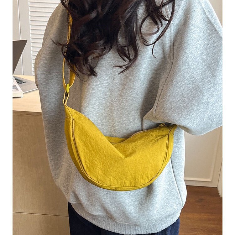 Japanese-style crossbody bag, dumpling bag, underarm bag, shoulder bag, lightweight adjustable unisex crescent bag, lightweight crossbody bag