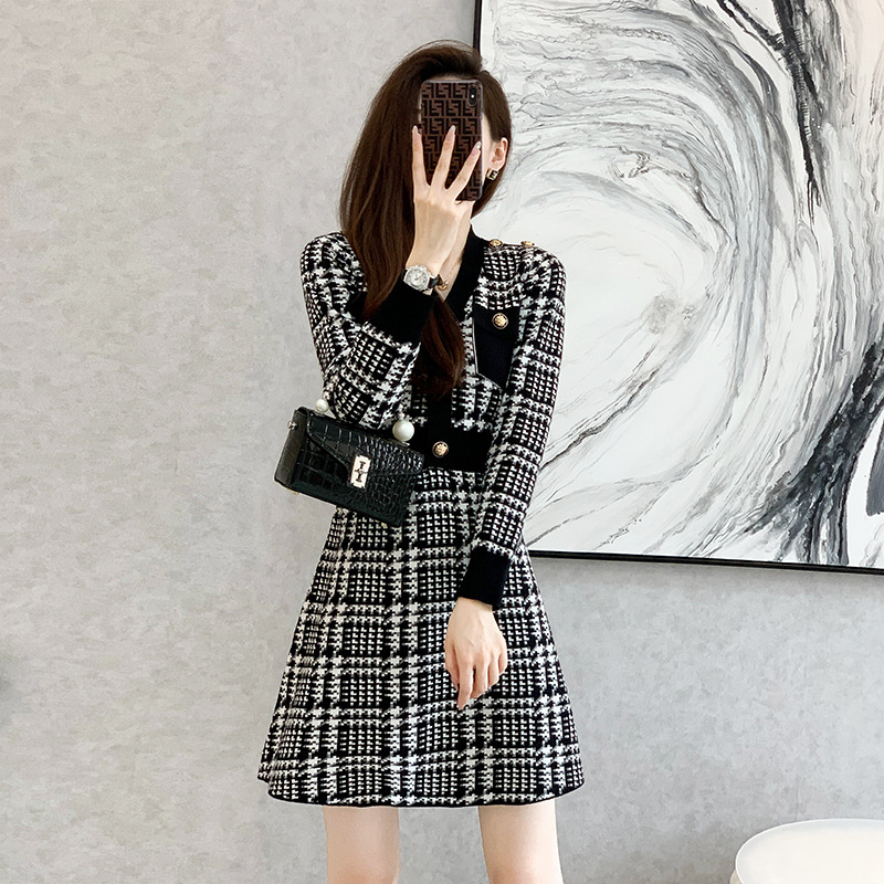 Autumn red knitted dress
