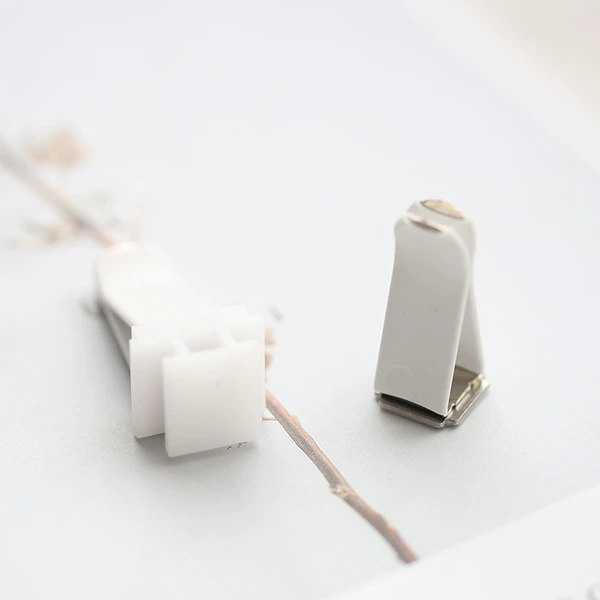 I-shaped card slot + white clip