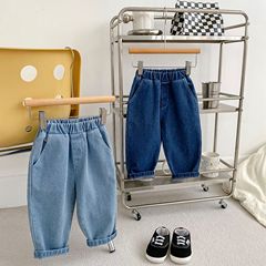 2024シンプルな子供のズボンに合わせてデニムのカジュアルなズボンを合わせます。