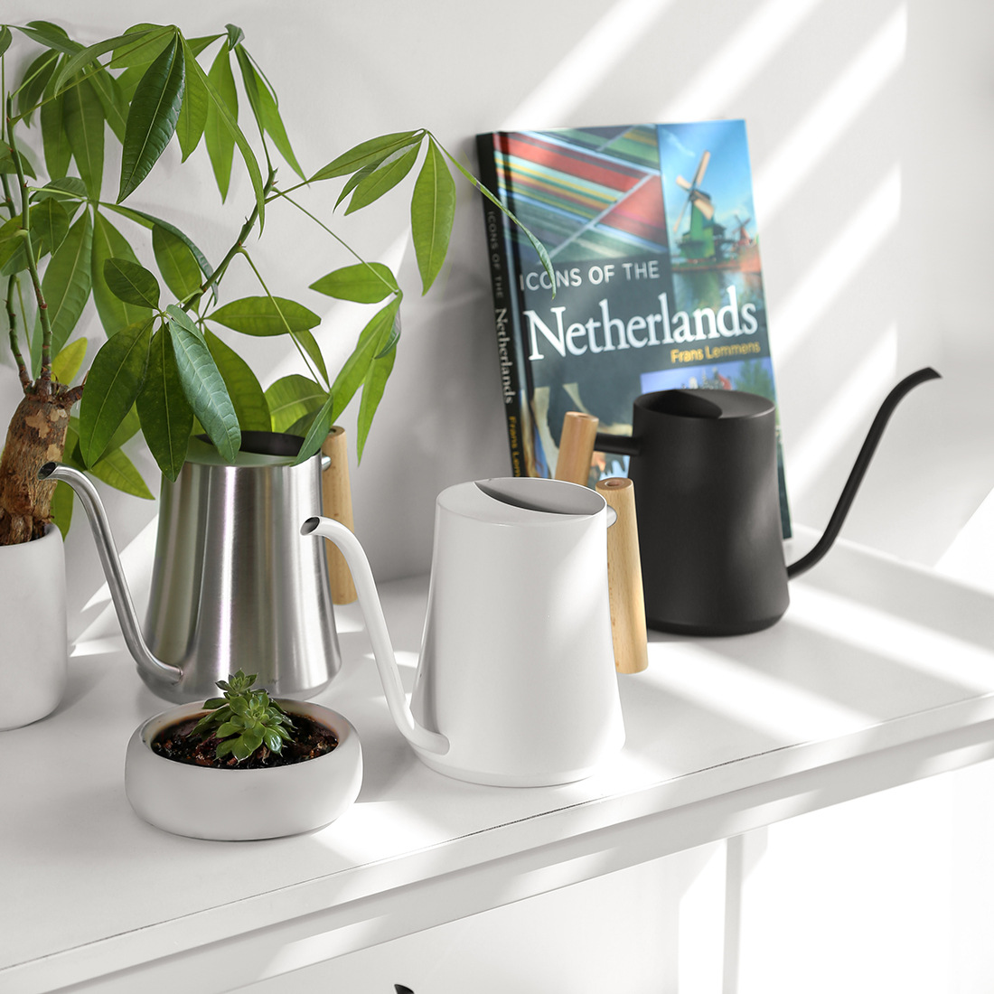 Nuevo Dispositivo de riego de acero inoxidable cintura que adelgaza la olla jardinería creativa regadera doméstica Mango de madera de metal regadera 1 litro