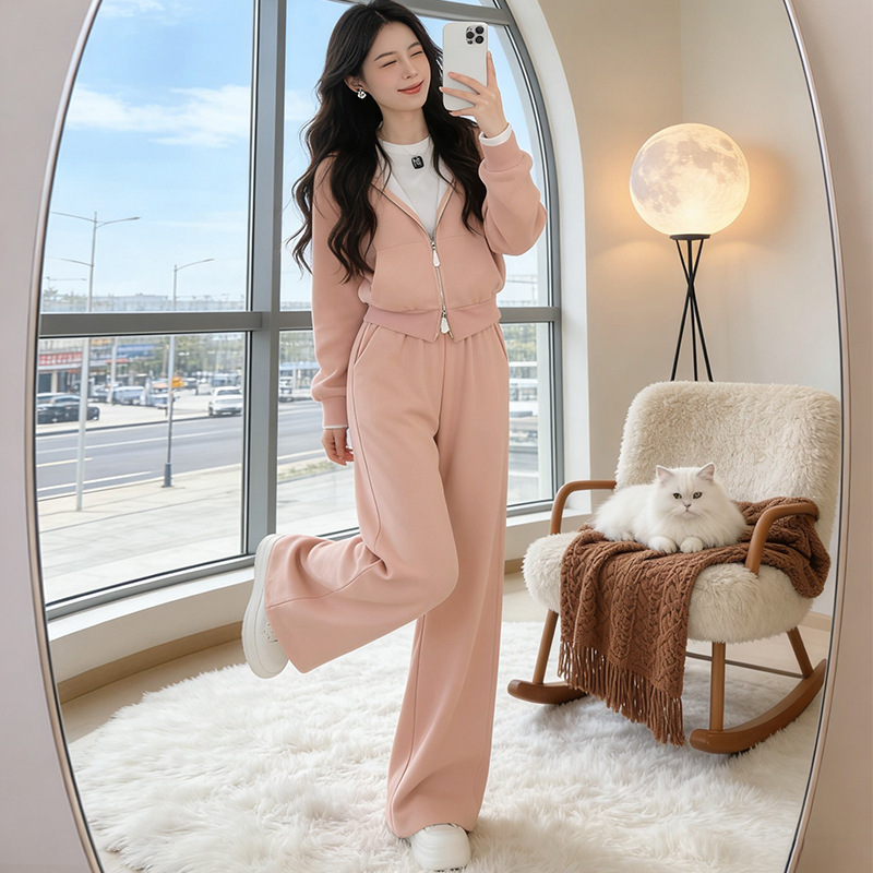 Korean-Style Spring Outfit, Slimming and Age-Reducing, Sporty Casual Sweatshirt and Wide-Leg Pants Two-Piece Set, New Fashion