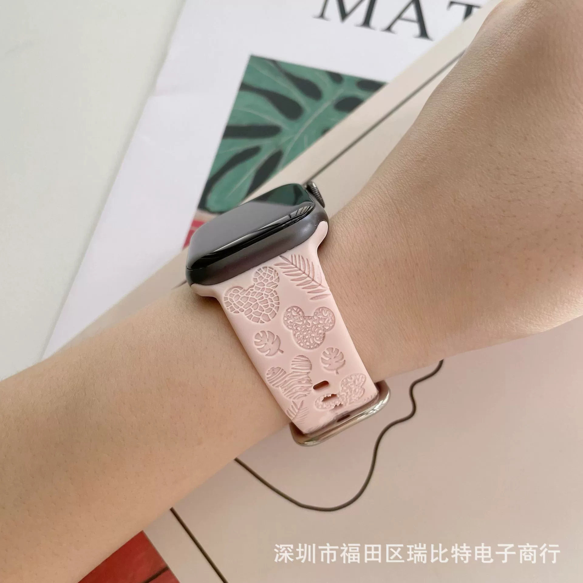 Подходящее для Applewatch89 Apple Watch SE234567 поколения силиконовая грудка (Bib) новая креативная печать Карта