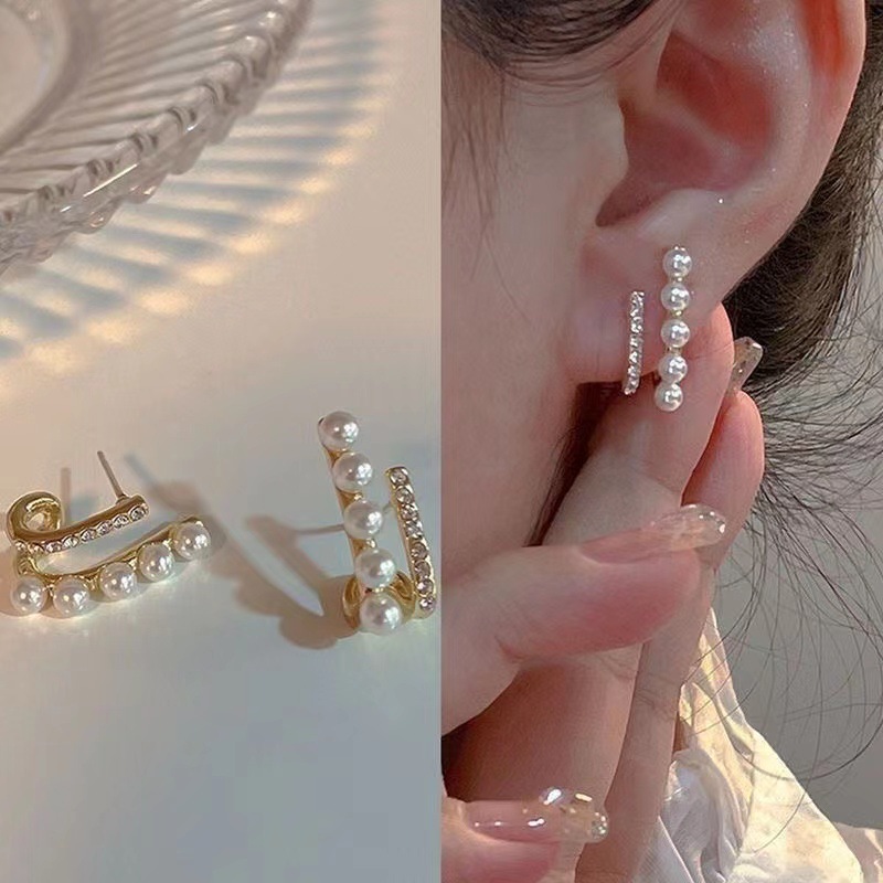 Cubic Zirconia And Pearl Stud Earrings For Everyday Elegance_voghion.com
