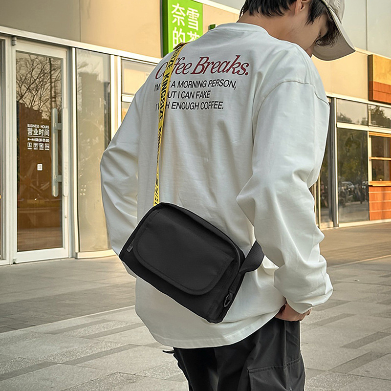 Bolso de hombro para hombre 2025 nuevo bolso de hombro de mensajero para hombre de cercanías bolso de teléfono móvil portátil japonés de alto valor al por mayor