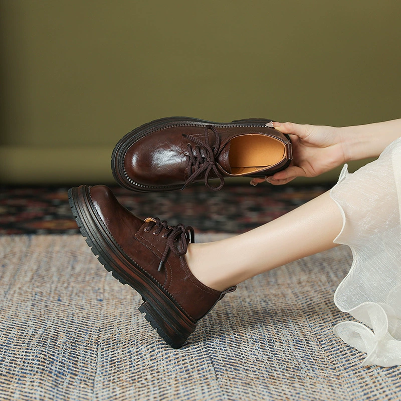 Однослойная женская обувь 2024 года, весна-лето, новые маленькие кожаные туфли на толстой подошве со шнуровкой, лоферы в британском стиле в стиле ретро с круглым носком и массивным каблуком для женщин