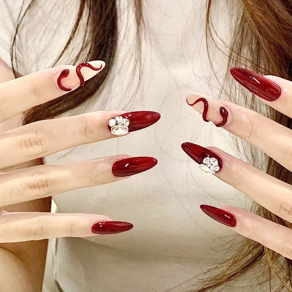 Arte de uñas 3D hecho a mano con fototerapia, arte de uñas con diseño de serpiente color borgoña, pegatinas de uñas cuadradas con diamantes de imitación, 24 piezas. image 1