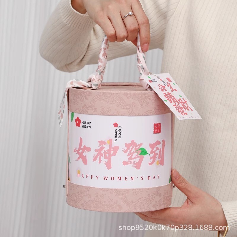 レトロで軽い贅沢なお土産のギフトボックスのファッション的で美しい花のベルベットのギフトボックスの春の絵の花の誕生日プレゼントの包装箱|undefined