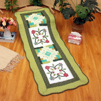 Mat, Fabric Quilted Anti-Slip Patchwork | Avtomobil döşəmə paspasları - green-border-garland-bedside-mat-or-car-mat-for-rear-seat-50x135cm