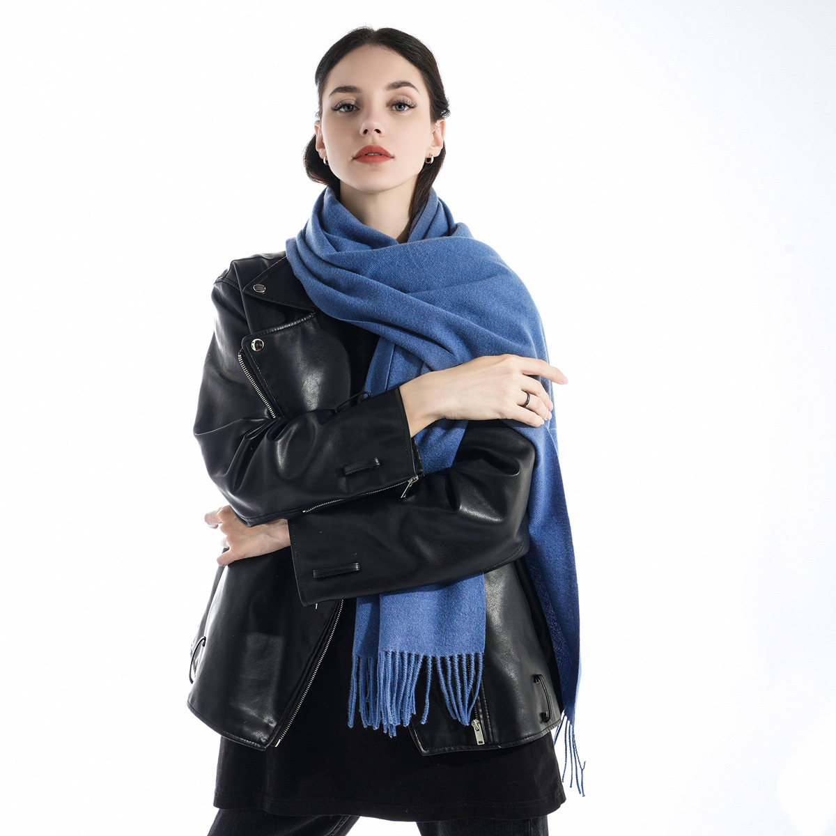 2024 Herbst und Winter Ethno-Stil Leopardenmuster Kurzer Quastengewebter Wollschal für Frauen Warmer Schalschal_voghion.com
