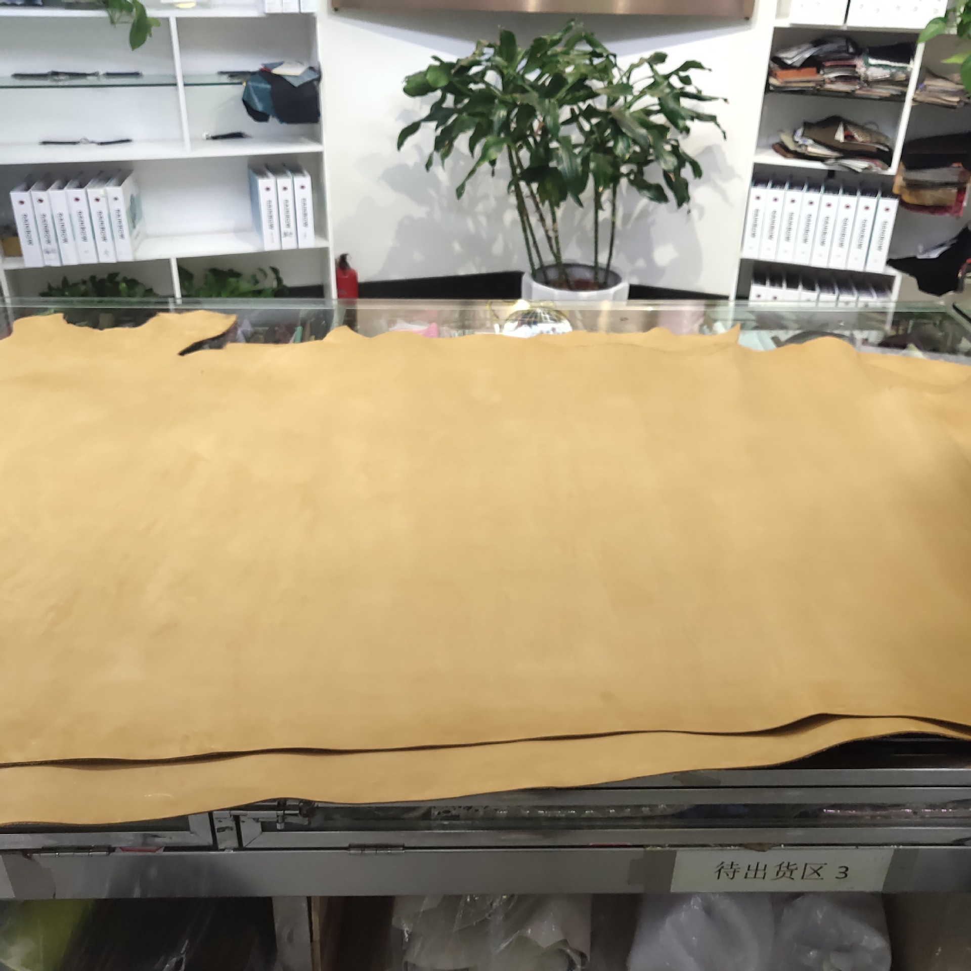 头层牛皮防水大头马丁靴磨砂牛皮英伦风中筒大黄蜂马丁靴皮革面料