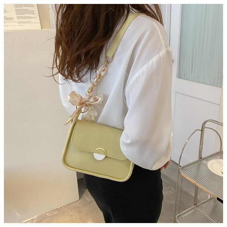 Women's Medium Pu Leather Solid Color Vintage Style Classic Style Lock Clasp Underarm Bag display picture 10