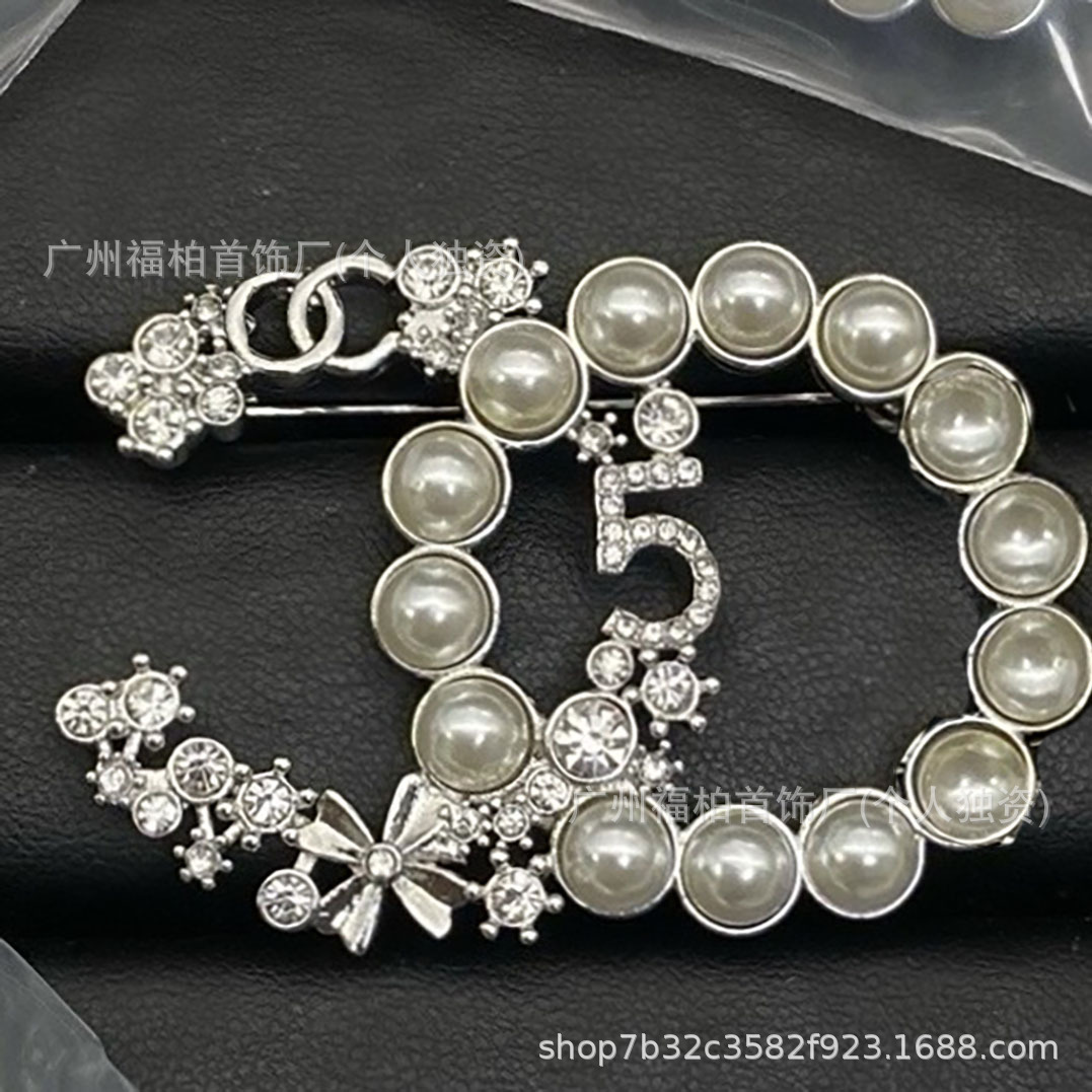 Chanel Double C Fragrance Star Heart Pearl Rhinestone Enamel Brooch Vintage Style High-End Brooch Collection