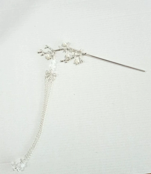 Silver branches bun