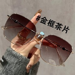 女性用サングラス 2025 新しいハイエンドの顔に優しい小さな大きなフレームは、四角い顔と丸い顔に適しています、抗 UV 女性用サングラス