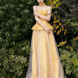 晨袍女新娘订婚礼服高端轻奢小众新中式国风敬酒服黄色抹胸连衣裙