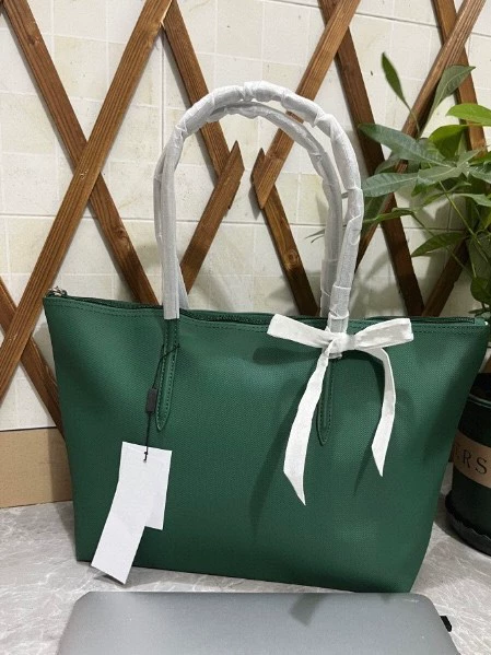 Сумка-тоут Lacoste, большая вместительная водонепроницаемая переноска, легкий вес 0,4 кг