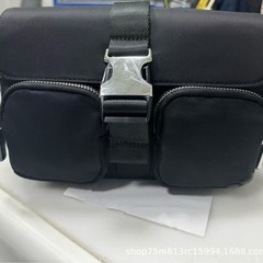 25 新しい LU メッセンジャーバッグ、男性と女性用、小さなスクエアバッグ、シングルショルダー多用途バッグ、毎日の通勤バッグ、カップルのシンプルなバッグ