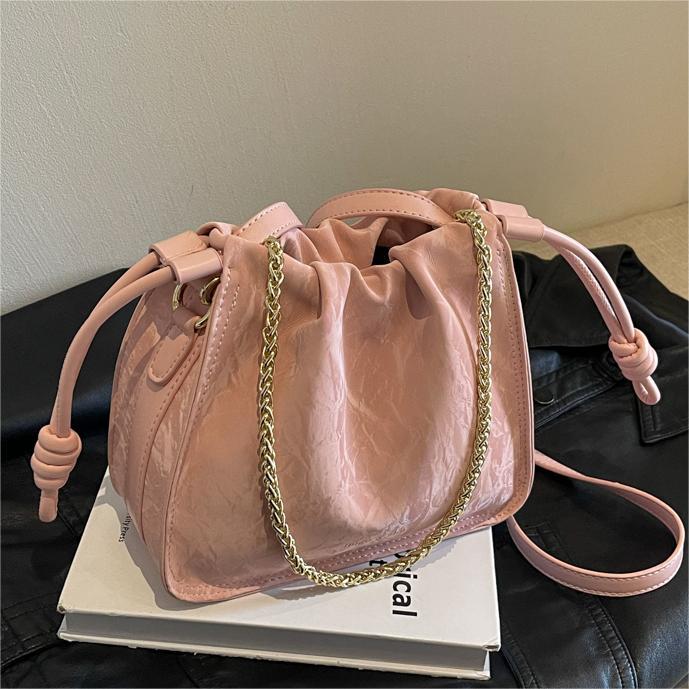 Bolso popular súper popular de este año para mujeres 2024 nuevo nicho plisado pequeño bolso cuadrado bolsa de mensajero de Cercanías de moda del todo fósforo