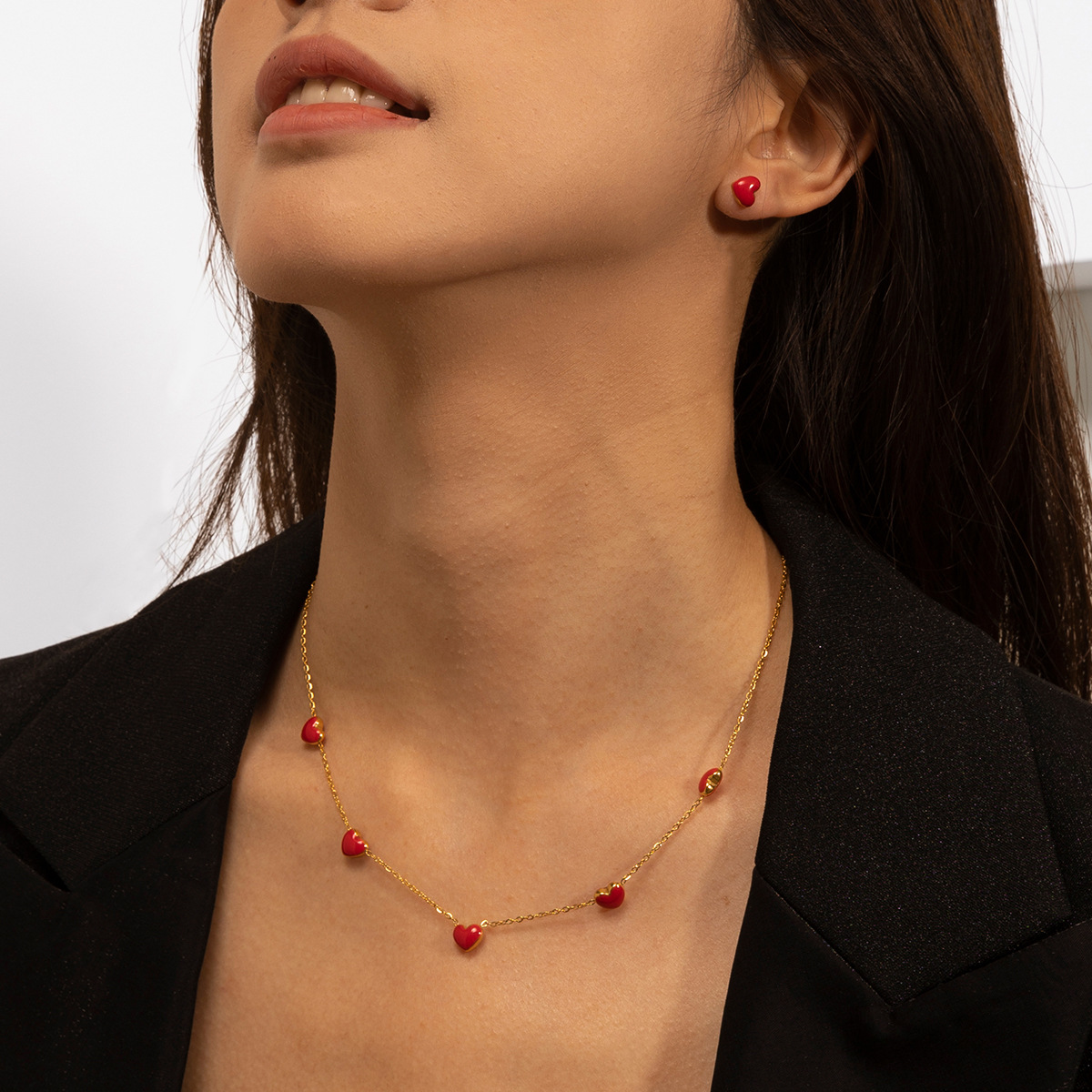 TENA Europa y América collar de acero inoxidable acero titanio no se desvanece aretes rojos de amor conjunto de cadena de clavícula de venta caliente transfronteriza para mujeres