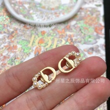 实拍迪家对版字母CD大小珍珠耳钉女猪鼻子轻奢风耳饰女批发代发