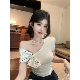 不规则斜肩波点短袖t恤女夏季纯欲辣妹蝴蝶结性感露肩修身上衣女