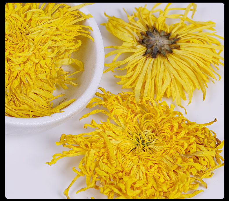 Golden Silk Imperial Chrysanthemum (Chrysanthemum morifolium) — Huangshan Dried Flower Tea, 20g Jar preparation