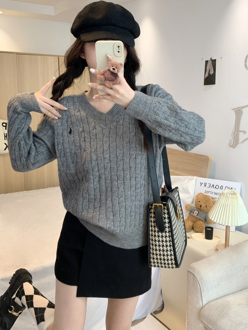 欣旺【官图 高质量针织】V领长袖女装秋冬新款简约复古刺绣针织上