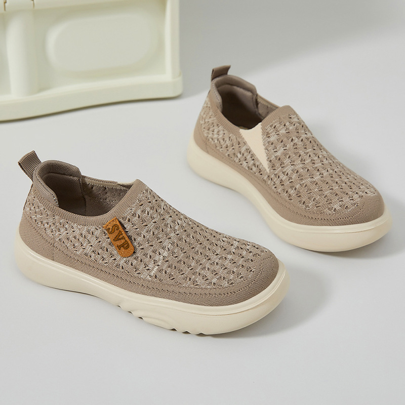 Zapatos de mujer con suela suave no cansen los pies, nuevos zapatos de tela de verano de Beijing viejos zapatos de madres de mediana edad y zapatos casuales. image 4