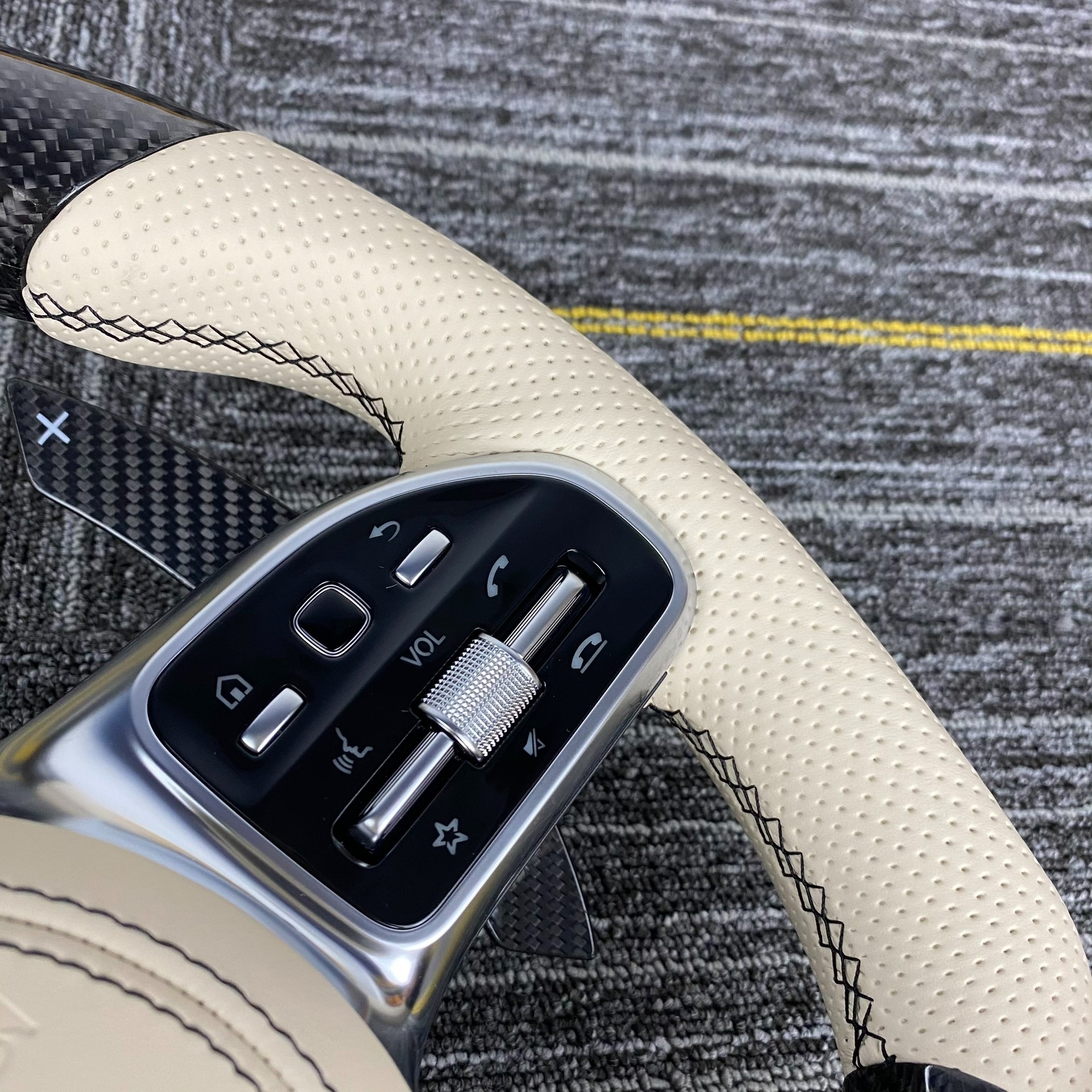 Suitable for Mercedes-Benz A, C, S, G, E-Class, GLE, GLC260, GLS300, E30, old models modified to new models, AMG carbon fiber steering wheel assembly