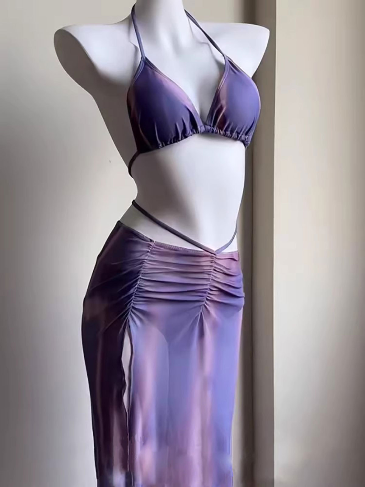 Falda larga morada bikini traje de baño sexy de cuatro piezas para mujer en aguas termales 2025 nueva blusa de protección solar vacaciones junto al mar