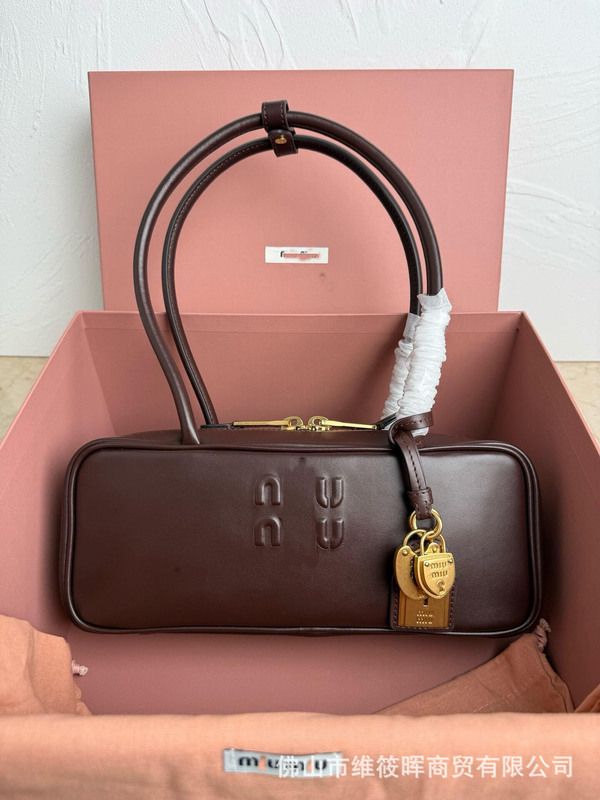2025MIU 新しいロングハンドルボウリングバッグバゲットバッグソフトカーフスキン通勤多用途ショルダーハンドバッグ|undefined