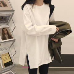 純綿白長袖Tシャツ2025秋スウェットシャツ、お尻をカバーするラウンドネック、女性用ゆったりとしたミドル丈ボトムスシャツ