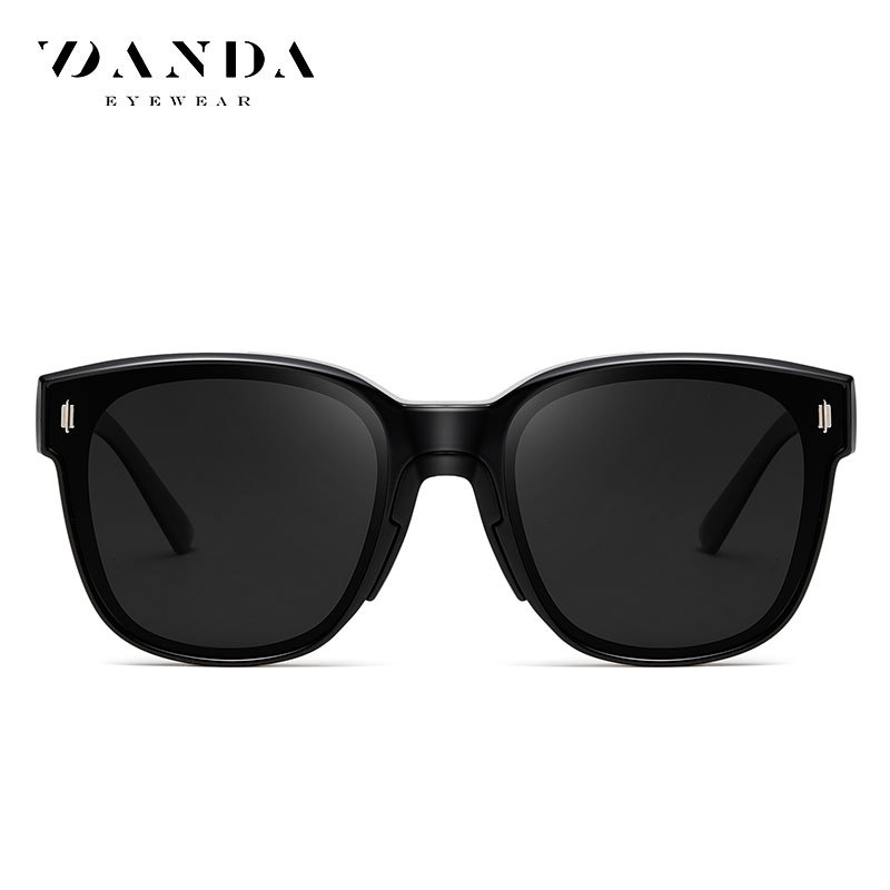 Las gafas de sol polarizadas con espejo único y doble propósito TR se pueden usar con una sola funda y miopía. Gafas de sol de cercanías de moda y versátiles