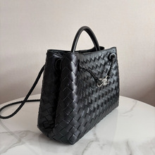 B����Ƥ�����������K��ţƤ�������¿��̖�����Y������μ��Ů