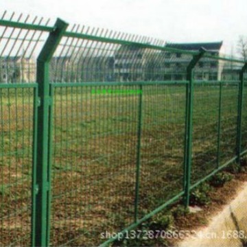 高速公路变电站防护铁丝围栏网 光伏发电围栏场地围栏 电厂护栏网