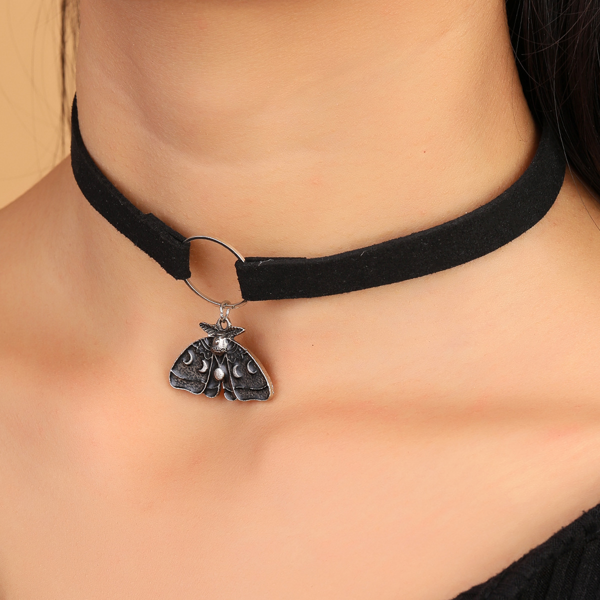 New Retro Simple Korean Velvet Clavicle Chain Fashion Creative Moth Cactus Necklace Wholesale display picture 1