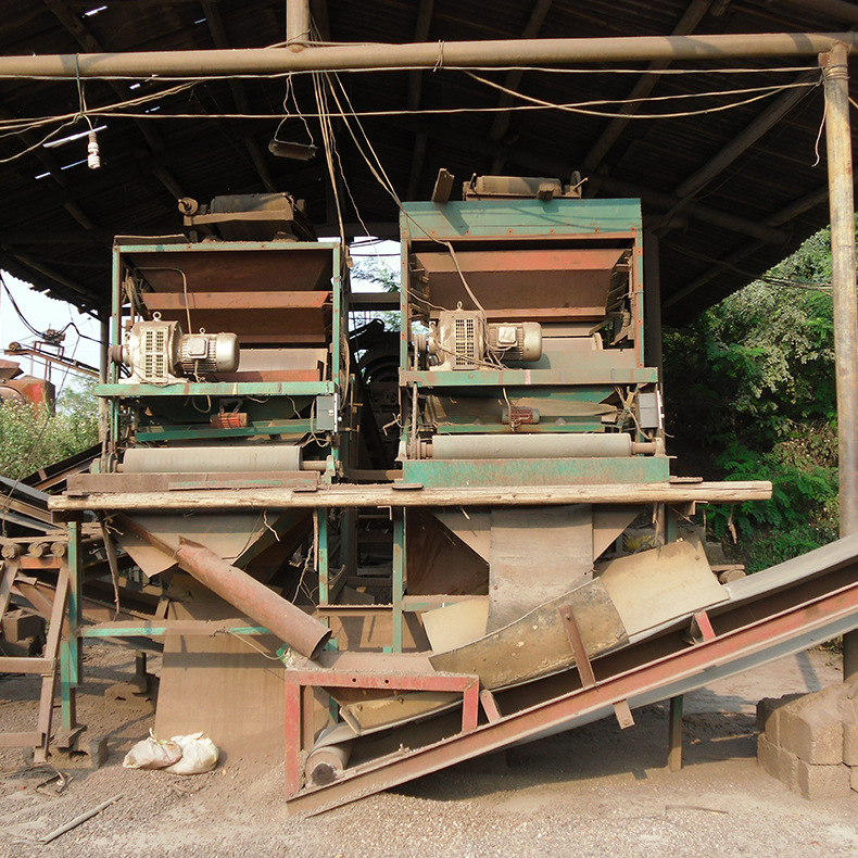 小型磁选机劲威选矿机械矿山选设备矿锰矿干式强磁磁选机