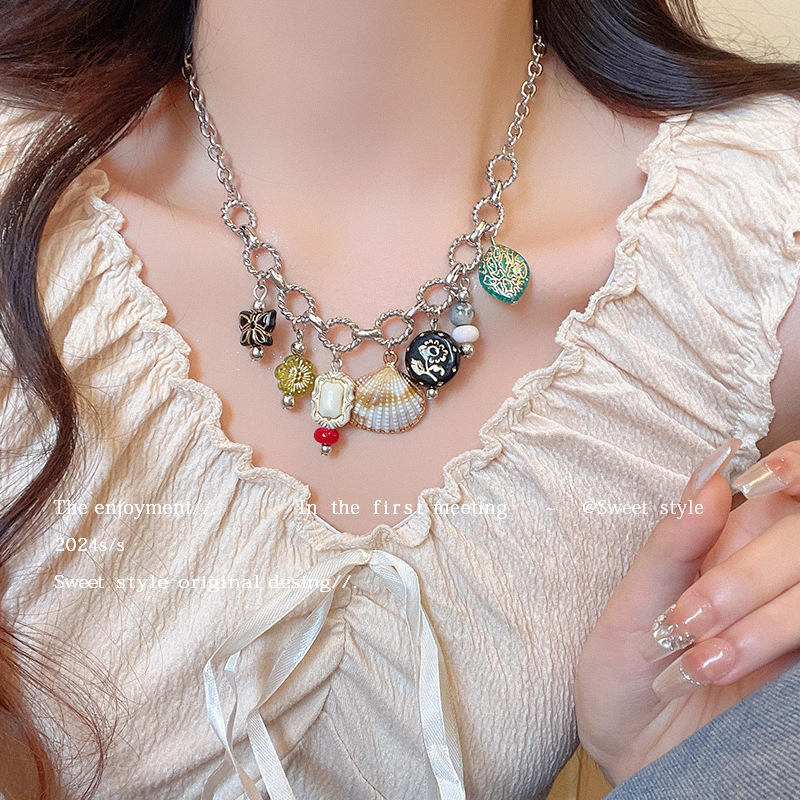 Retro pendant