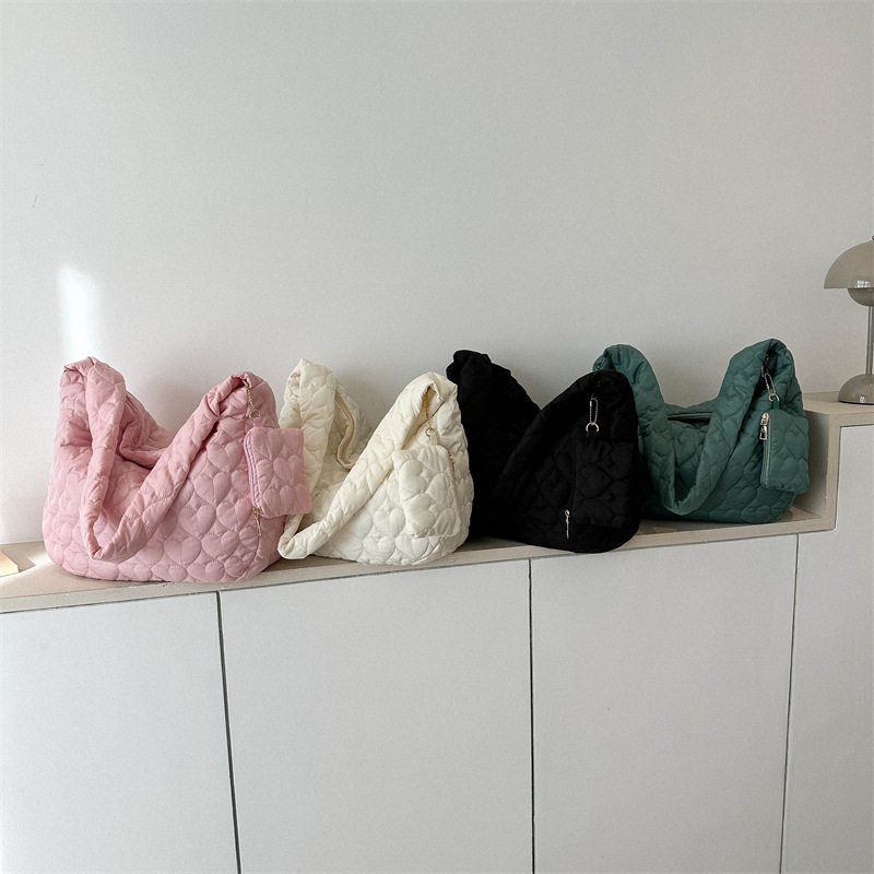 Túi tote trái tim dập nổi 110,8k/c (lố 3)