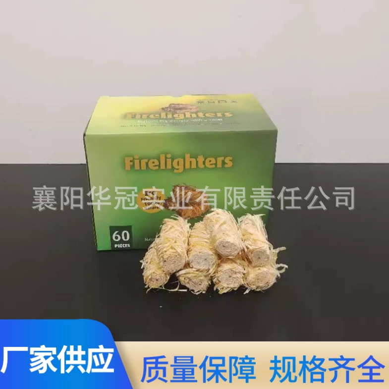 Барбекю, чтобы зажечь огонь, сырая древесина, зажечь огонь