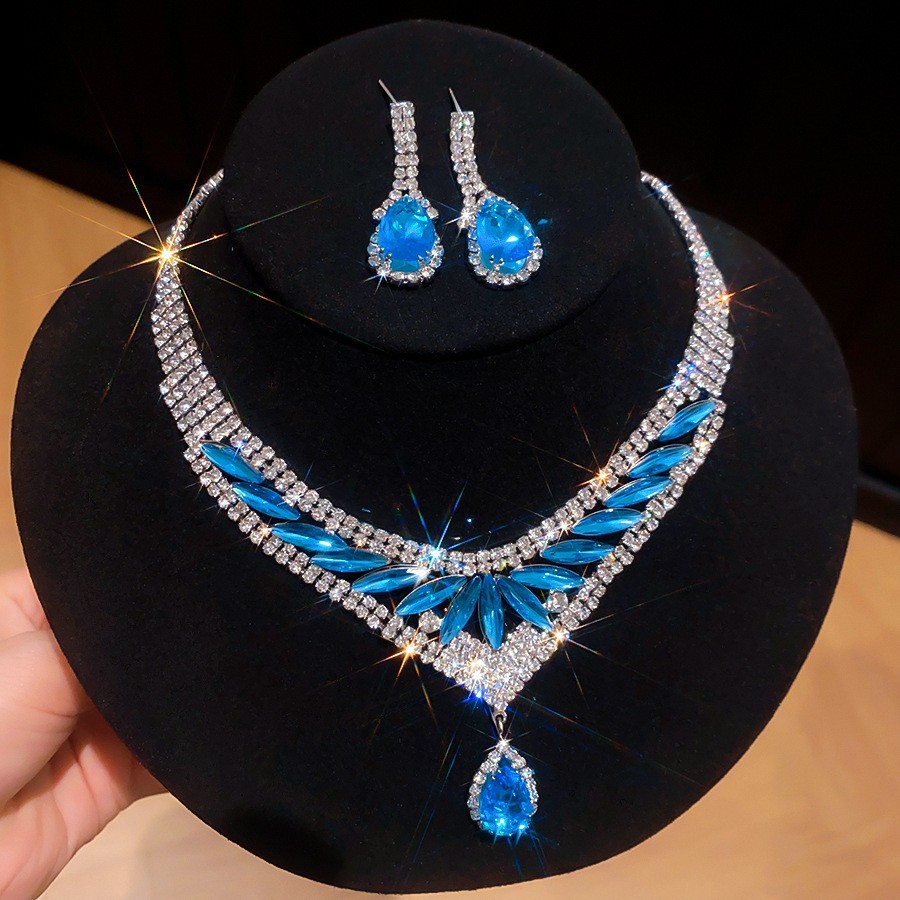 Collar de pendientes de diamantes con gotitas de agua transfronterizas europeas y americanas, colgante de moda de lujo ligero, cadena de clavícula, celebridad de Internet, joyería de alta gama, mujer
