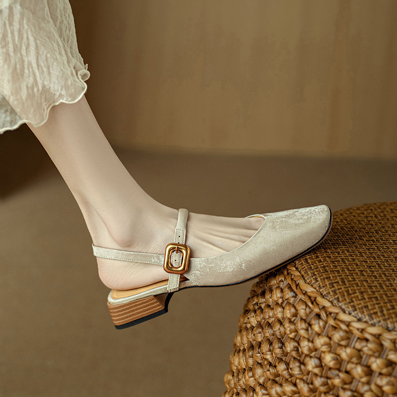 Guofeng cabeza cuadrada gruesa sandalias de talón alto de boca poco profunda para mujeres de verano nueva hebilla francesa no se cansa zapatos de talón bajo