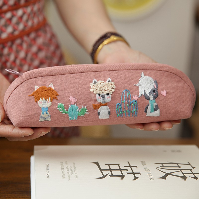 Bolso de lápices de flores tridimensional simple Lu bordado pequeño bolso de papelería fresca bolso de material de bricolaje bordado a mano bolso de lápices para niños