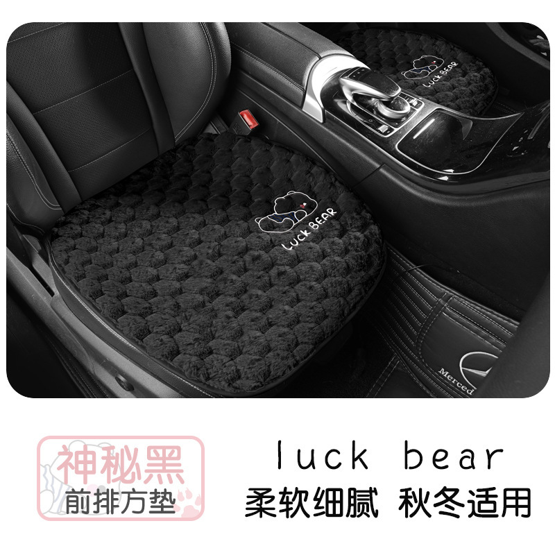 新型の自動車の座布団は冬のぬいぐるみが可愛いです。女性は保温してお尻を温めます。|undefined