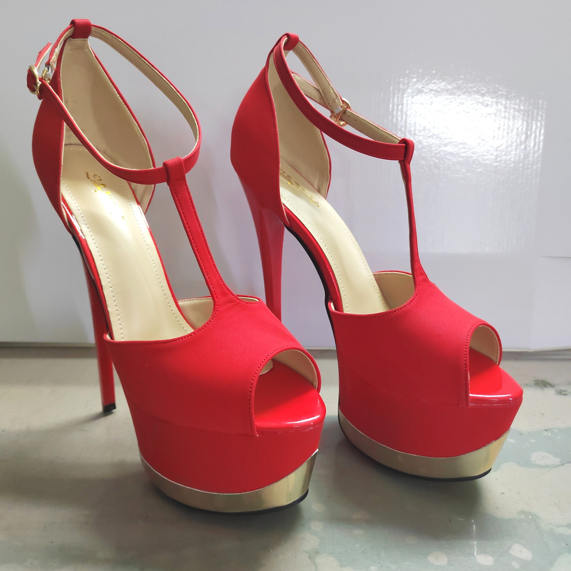 Sandal nữ cao gót quai chữ T kiểu La Mã, mũi hở, đế dày, size lớn — Đỏ (19cm)