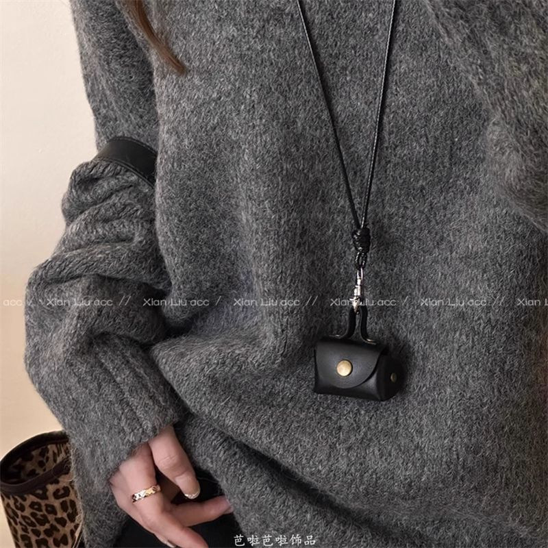 Black bag necklace