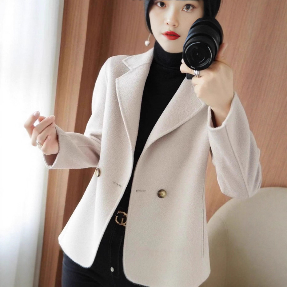 Woolen Outwear Women's 2025 Autumn and Winter New High-End Elegant Slim Fit Short Woolen Outwear for Small Mothers