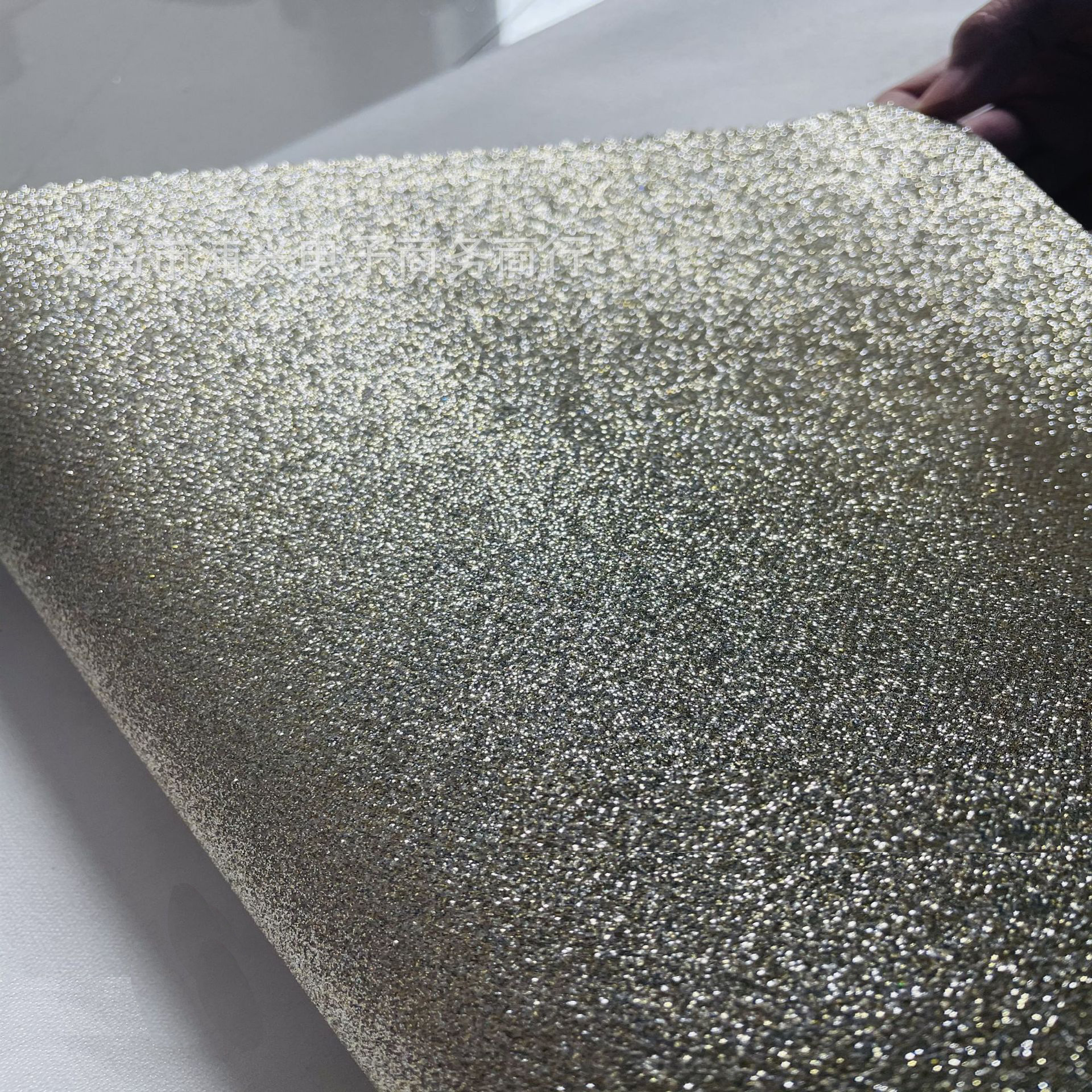 Suministro directo de fábrica de tela no tejida Glite Brillante Tela de lentejuelas Estuche para teléfono móvil Bolsa de cosméticos Accesorios para el cabello Decoración de ropa