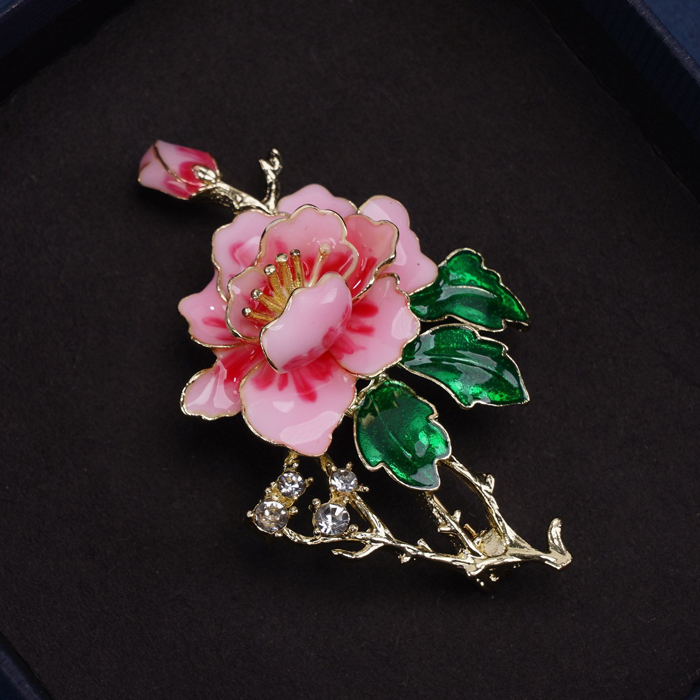 Chinese-Style Peony Brooch with a High-End Feel, Symbolizing Prosperity and Elegance, Fashionable and Versatile Enamel Pin Brooch